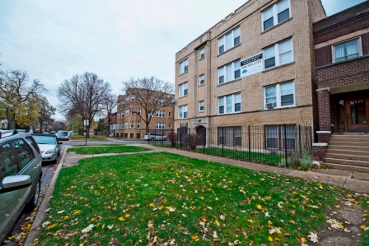 Apartment for rent at 6933 S Indiana, Chicago, IL 60637