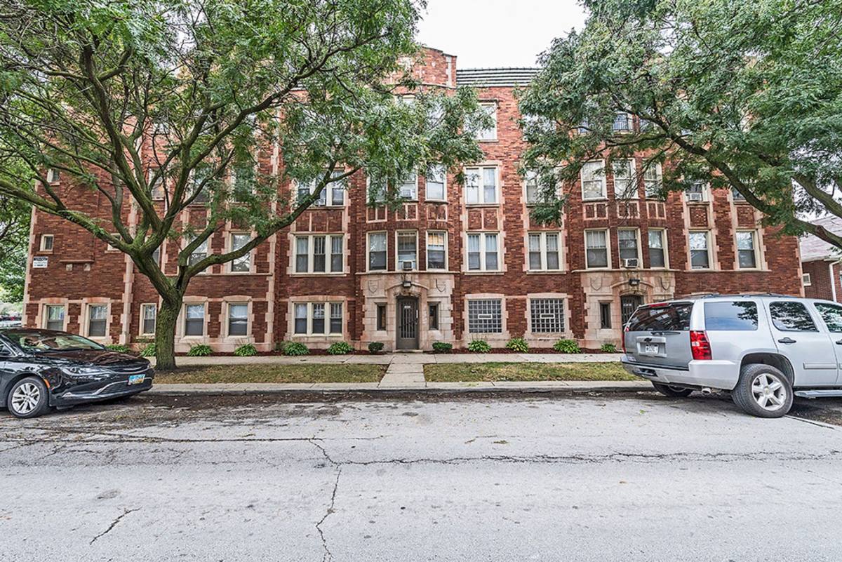 Apartment for rent at 222 E 109th St, Chicago, IL 60628