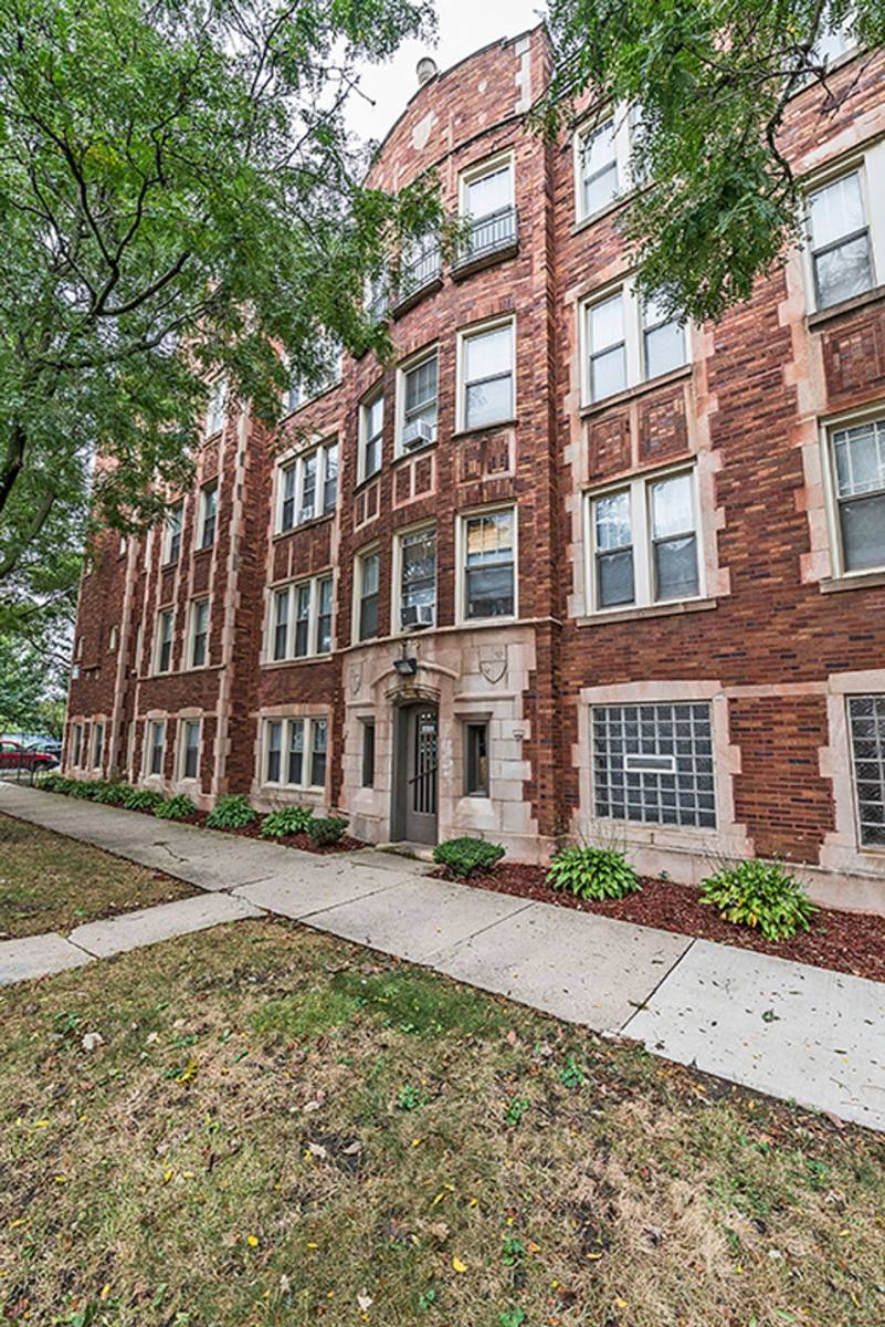 Apartment for rent at 222 E 109th St, Chicago, IL 60628