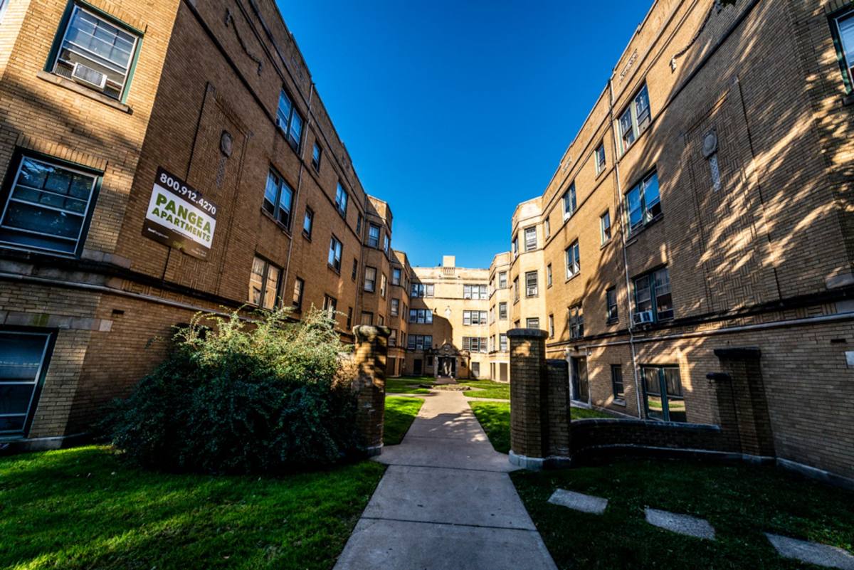 Apartment for rent at 7934-42 S Wabash, Chicago, IL 60619