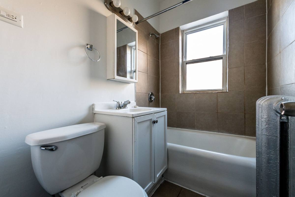 Apartment for rent at 7934-42 S Wabash, Chicago, IL 60619