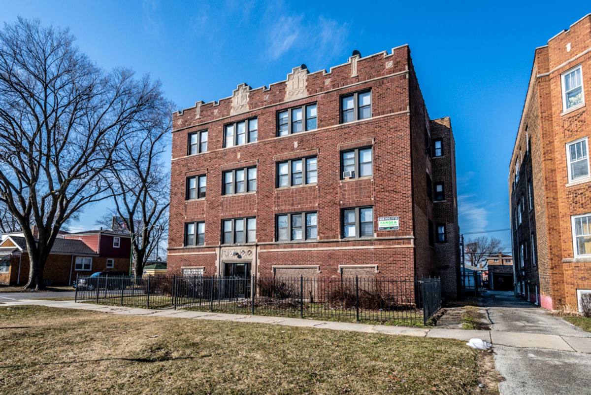 Apartment for rent at 8456 S Wabash Ave, Chicago, IL 60619