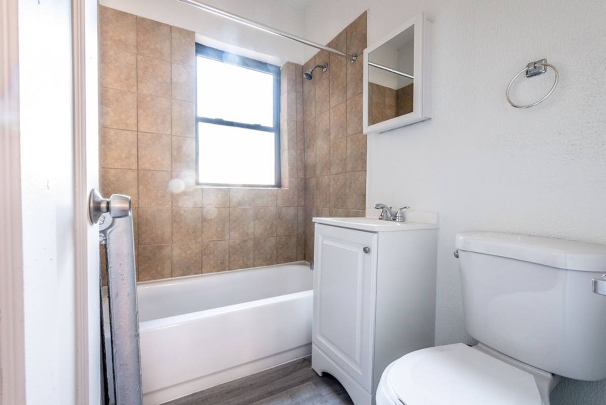 Apartment for rent at 8456 S Wabash Ave, Chicago, IL 60619