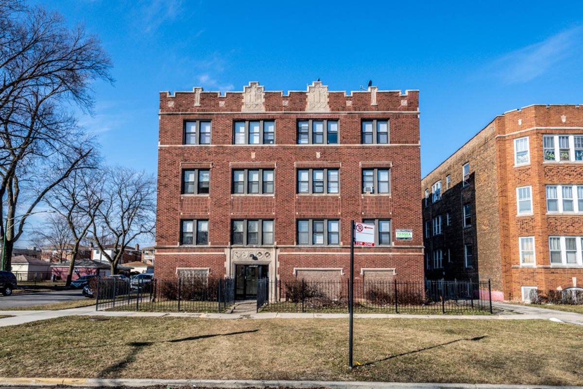 Apartment for rent at 8456 S Wabash Ave, Chicago, IL 60619