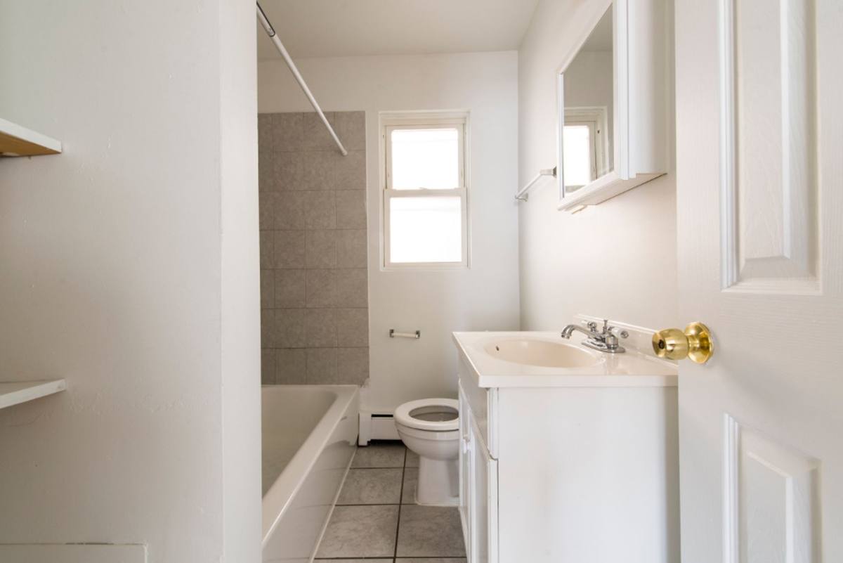 Apartment for rent at 7624 S Kingston, Chicago, IL 60649