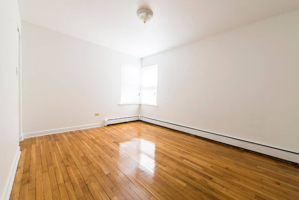 Apartment for rent at 7624 S Kingston, Chicago, IL 60649