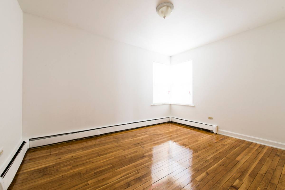Apartment for rent at 7624 S Kingston, Chicago, IL 60649