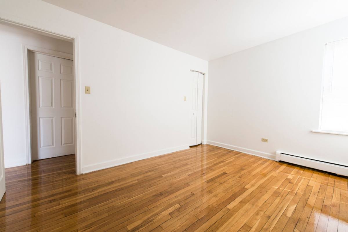 Apartment for rent at 7624 S Kingston, Chicago, IL 60649