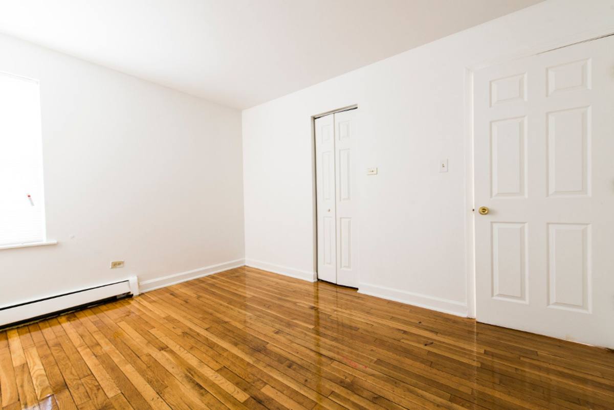 Apartment for rent at 7624 S Kingston, Chicago, IL 60649