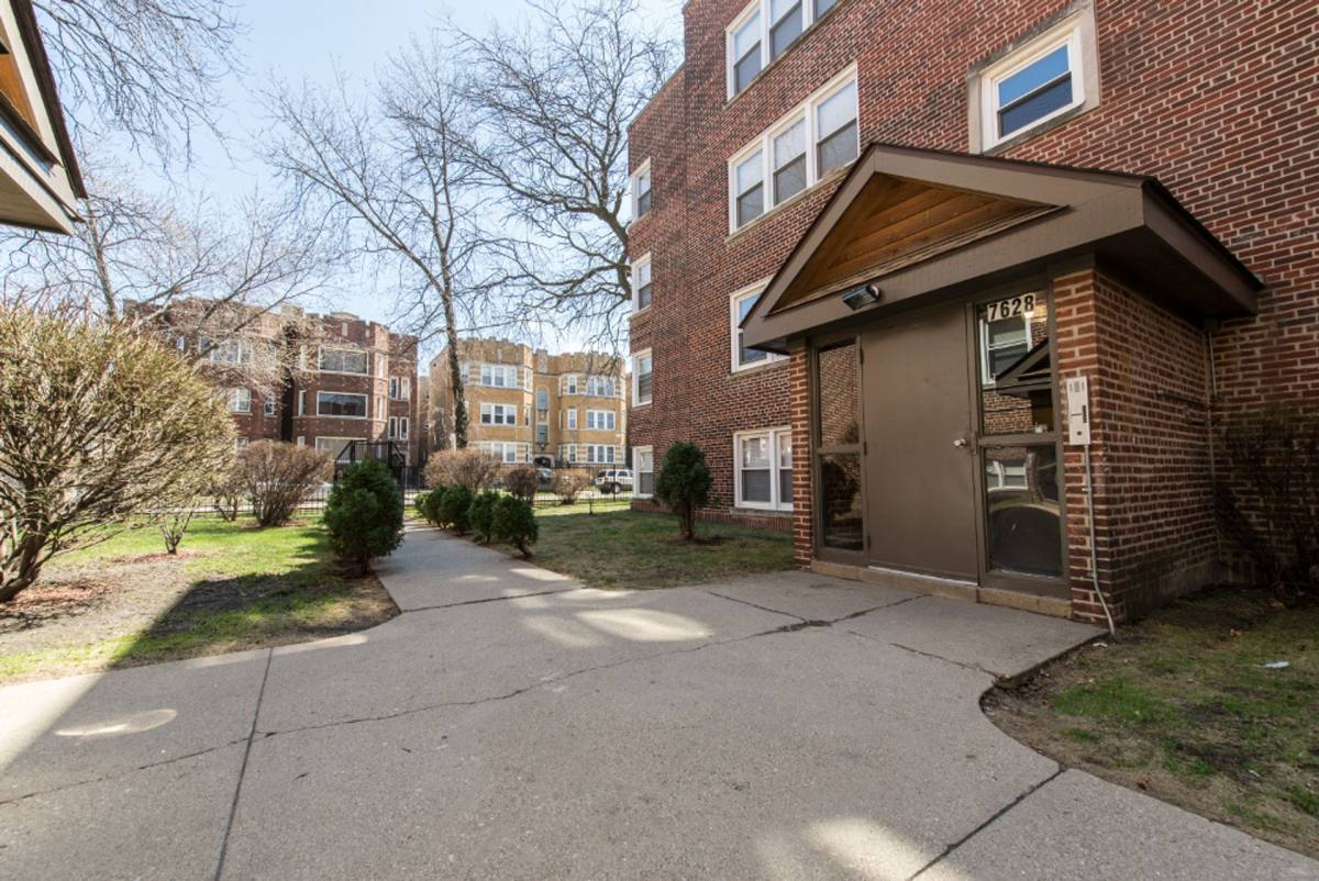 Apartment for rent at 7624 S Kingston, Chicago, IL 60649