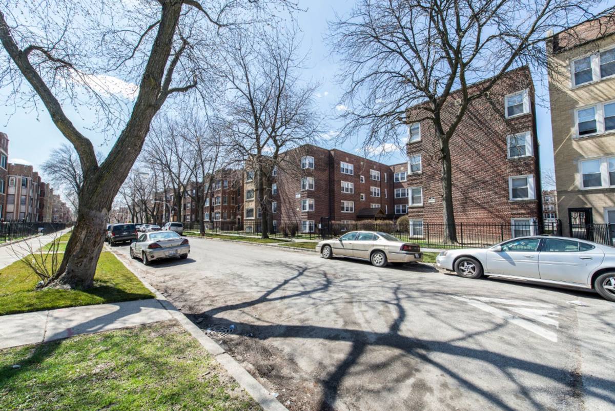Apartment for rent at 7624 S Kingston, Chicago, IL 60649