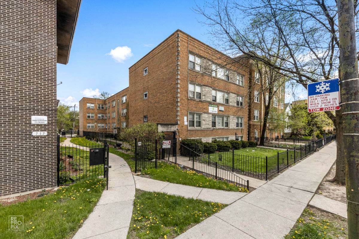 Apartment for rent at 729 N Central, Chicago, IL 60644