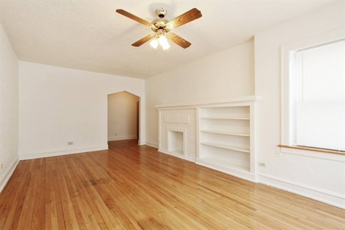 7800-10 S Kingston, Chicago, IL 60649 - Apartment For Rent - Image 2