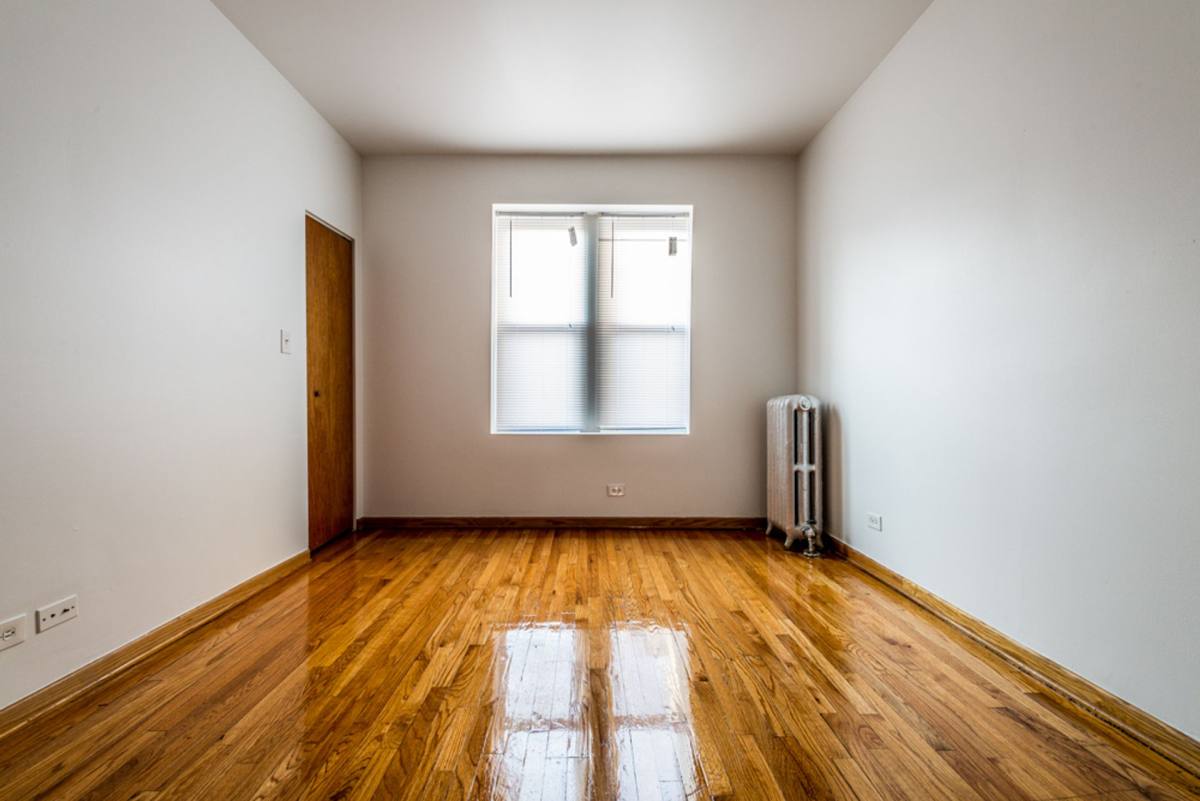 Apartment for rent at 7612 S Kingston, Chicago, IL 60649