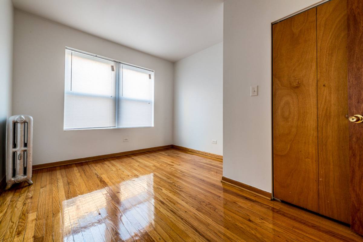 Apartment for rent at 7612 S Kingston, Chicago, IL 60649