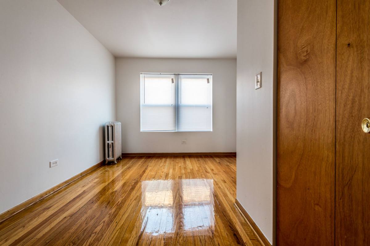 Apartment for rent at 7612 S Kingston, Chicago, IL 60649