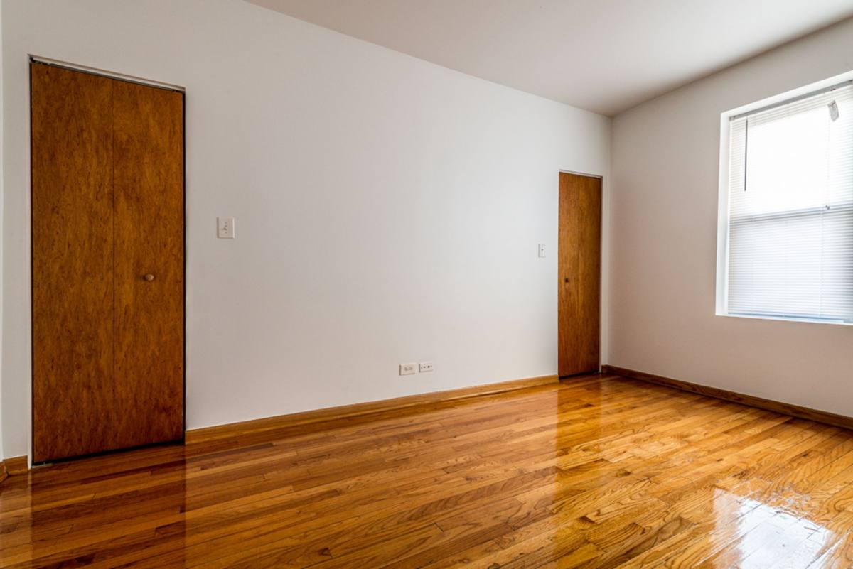 Apartment for rent at 7612 S Kingston, Chicago, IL 60649
