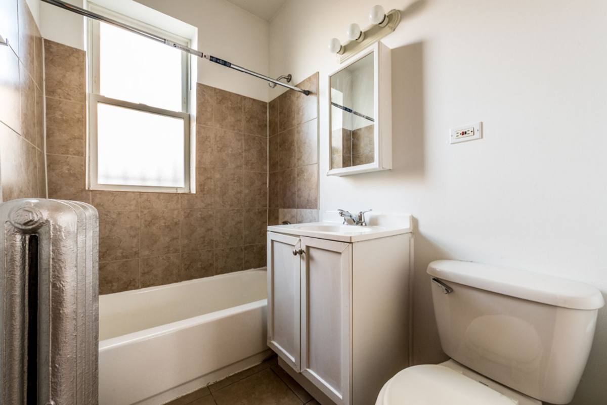 Apartment for rent at 7612 S Kingston, Chicago, IL 60649