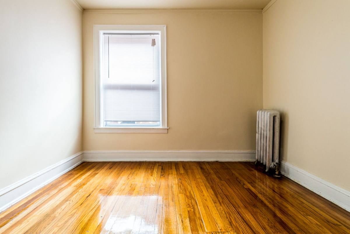 Apartment for rent at 212 E 69th Place, Chicago, IL 60637