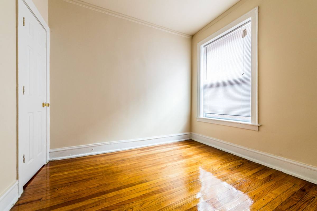 Apartment for rent at 212 E 69th Place, Chicago, IL 60637