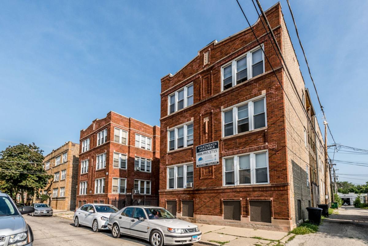 Apartment for rent at 212 E 69th Place, Chicago, IL 60637