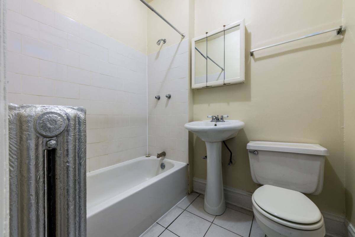 Apartment for rent at 212 E 69th Place, Chicago, IL 60637