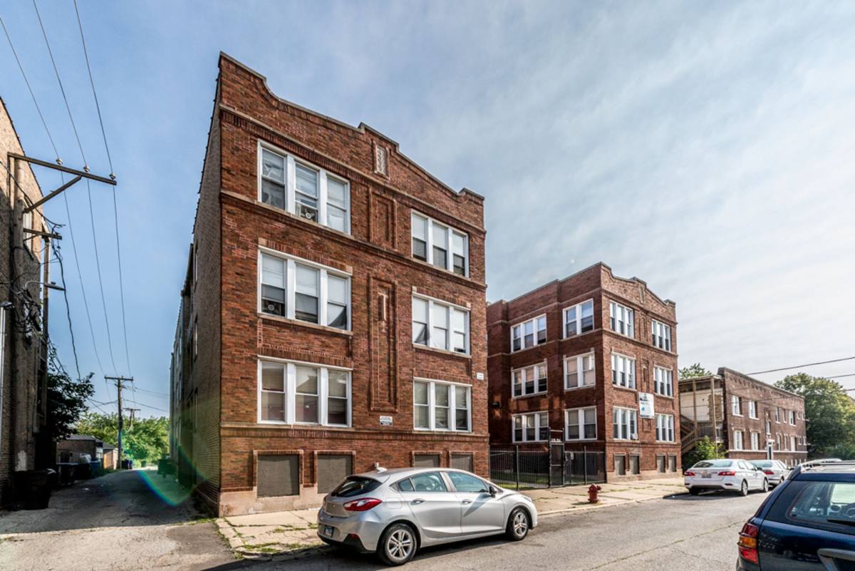 Apartment for rent at 212 E 69th Place, Chicago, IL 60637