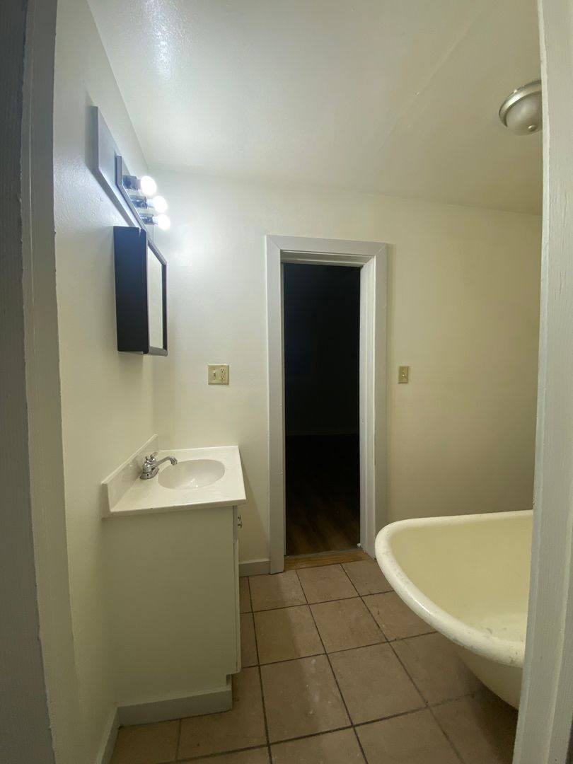 Apartment for rent at 710 N Mulberry St, Muncie, IN 47305