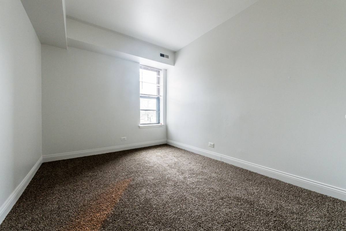 Apartment for rent at 5046 S Champlain Ave, Chicago, IL 60615