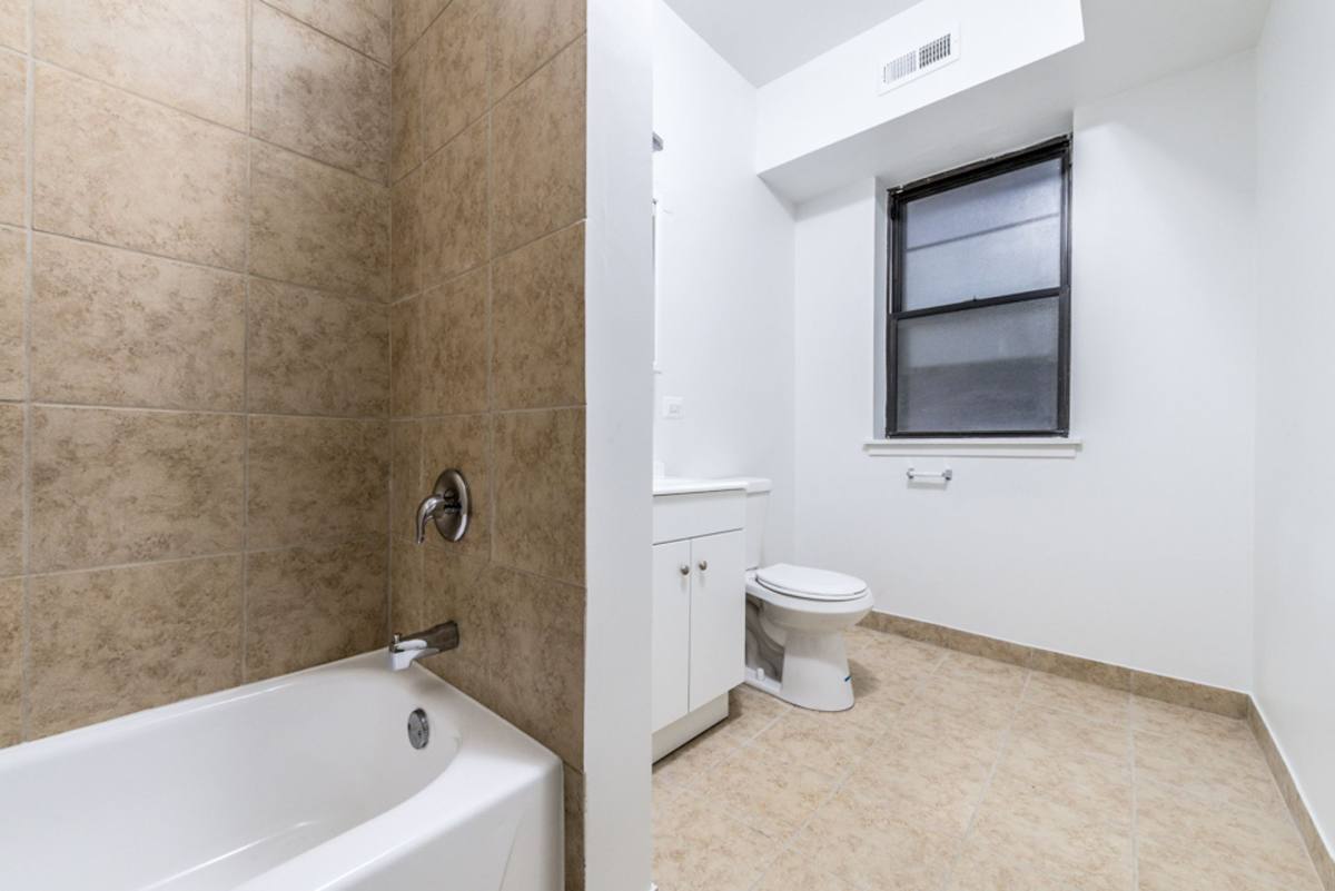 Apartment for rent at 5046 S Champlain Ave, Chicago, IL 60615