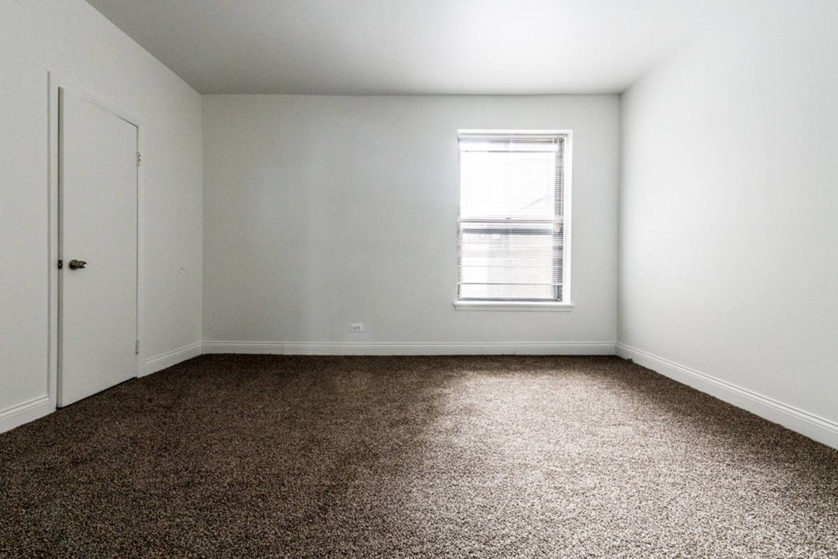 Apartment for rent at 5046 S Champlain Ave, Chicago, IL 60615