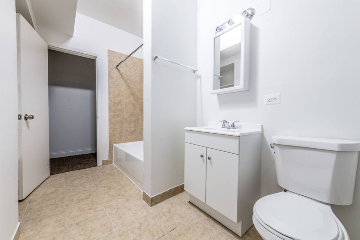 Apartment for rent at 5046 S Champlain Ave, Chicago, IL 60615