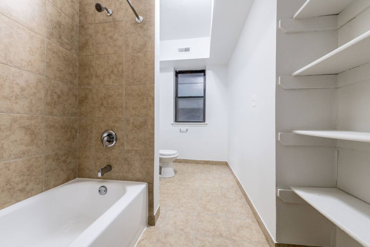 Apartment for rent at 5046 S Champlain Ave, Chicago, IL 60615
