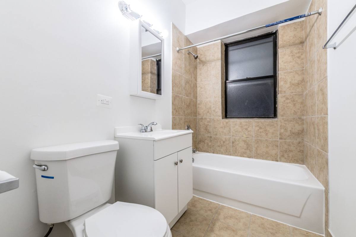 Apartment for rent at 5046 S Champlain Ave, Chicago, IL 60615