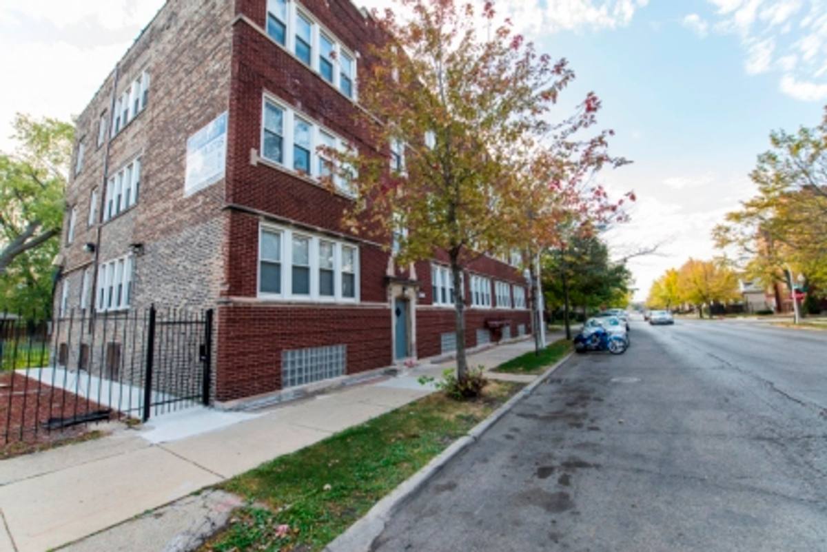 Apartment for rent at 7751-57 S Loomis Blvd, Chicago, IL 60620