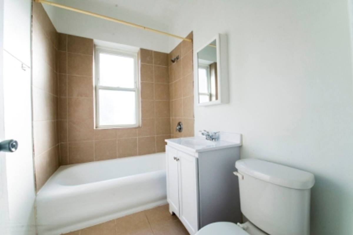 Apartment for rent at 7751-57 S Loomis Blvd, Chicago, IL 60620