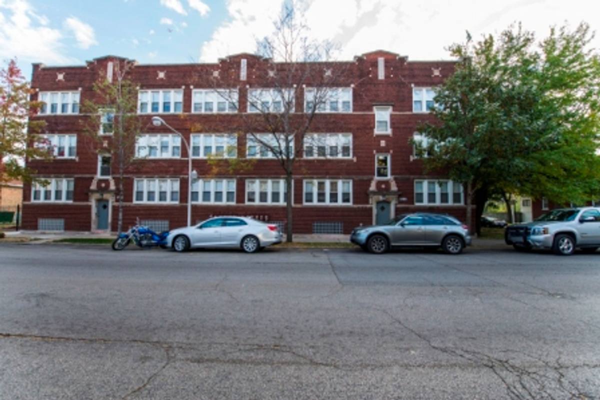 Apartment for rent at 7751-57 S Loomis Blvd, Chicago, IL 60620