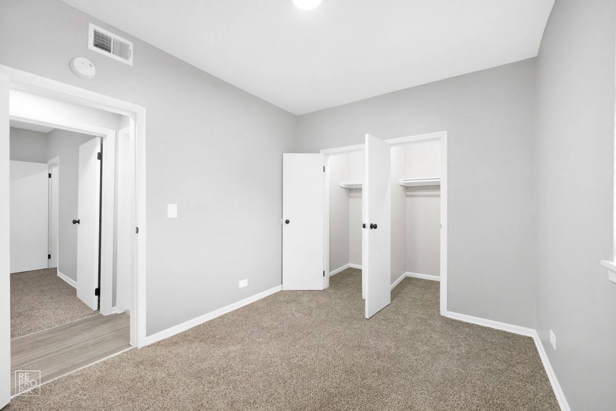 Apartment for rent at 5015 S Champlain Ave, Chicago, IL 60615