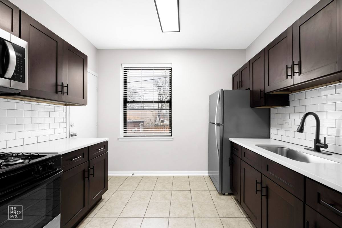 Apartment for rent at 5015 S Champlain Ave, Chicago, IL 60615