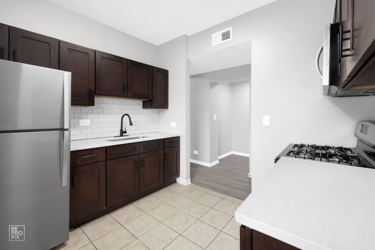 Apartment for rent at 5015 S Champlain Ave, Chicago, IL 60615