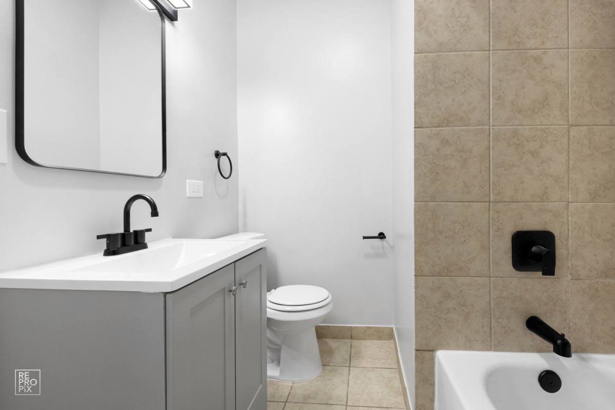 Apartment for rent at 5015 S Champlain Ave, Chicago, IL 60615