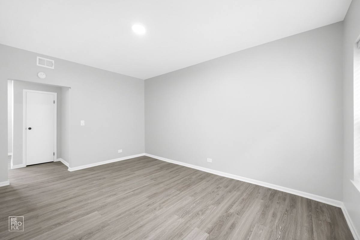Apartment for rent at 5015 S Champlain Ave, Chicago, IL 60615