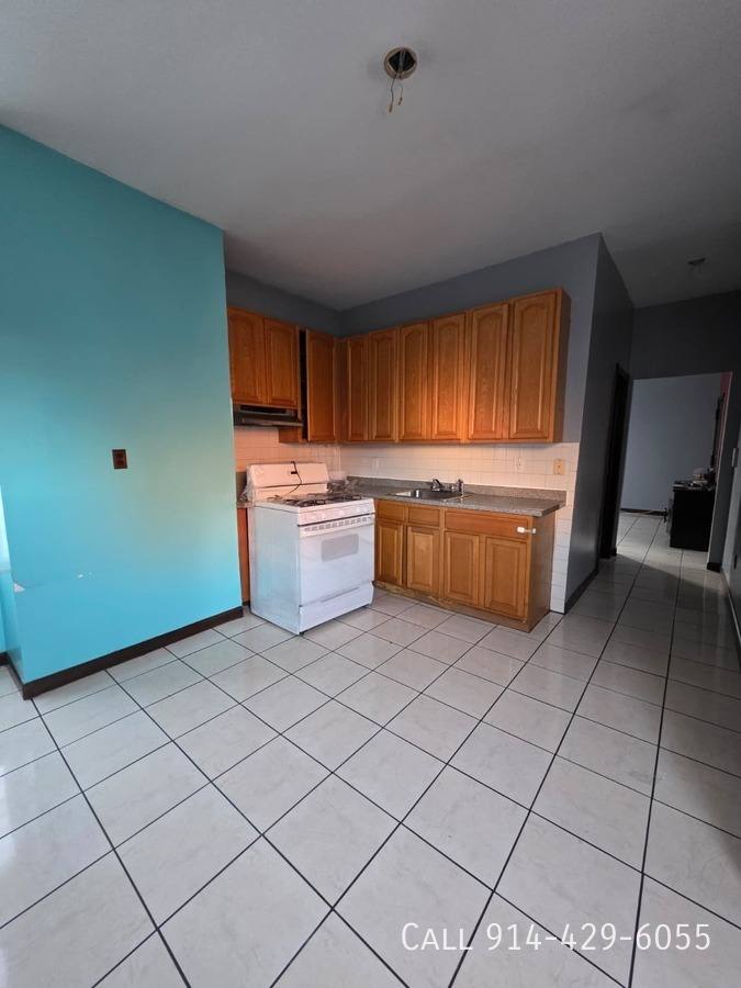 Apartment for rent at 104 Oak St #2, Yonkers, NY 10701