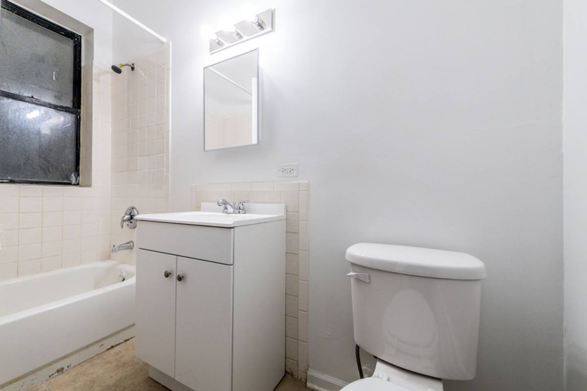 Apartment for rent at 5556-64 W Jackson Blvd, Chicago, IL 60644