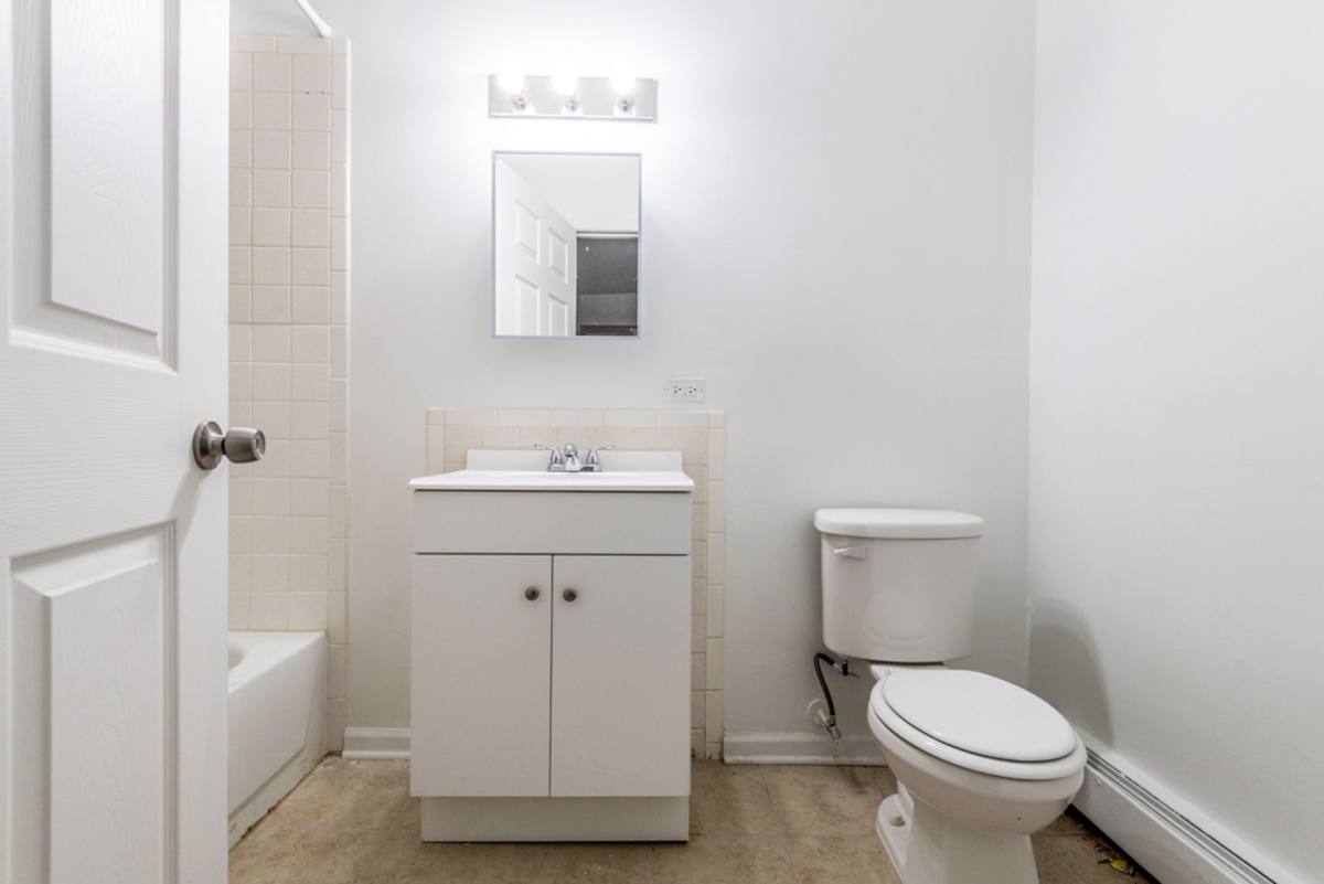 Apartment for rent at 5556-64 W Jackson Blvd, Chicago, IL 60644