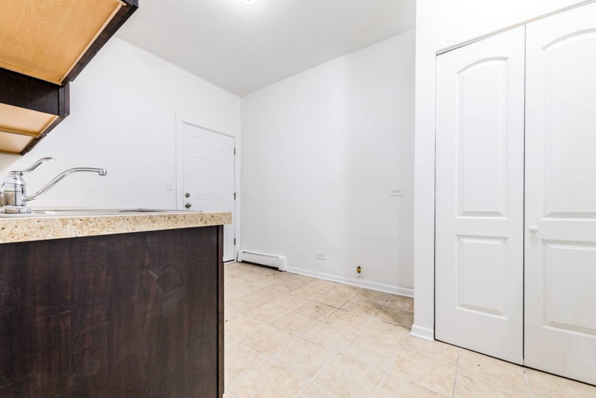 Apartment for rent at 5556-64 W Jackson Blvd, Chicago, IL 60644