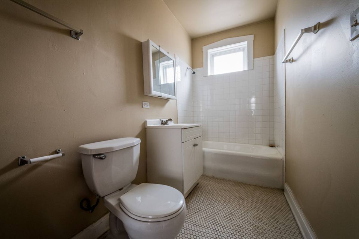 Apartment for rent at 5500 W Van Buren St, Chicago, IL 60644