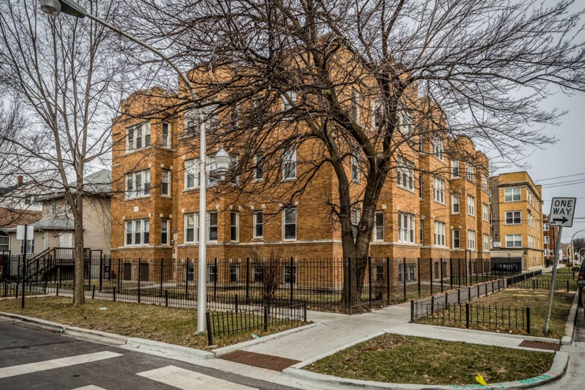 Apartment for rent at 5500 W Van Buren St, Chicago, IL 60644