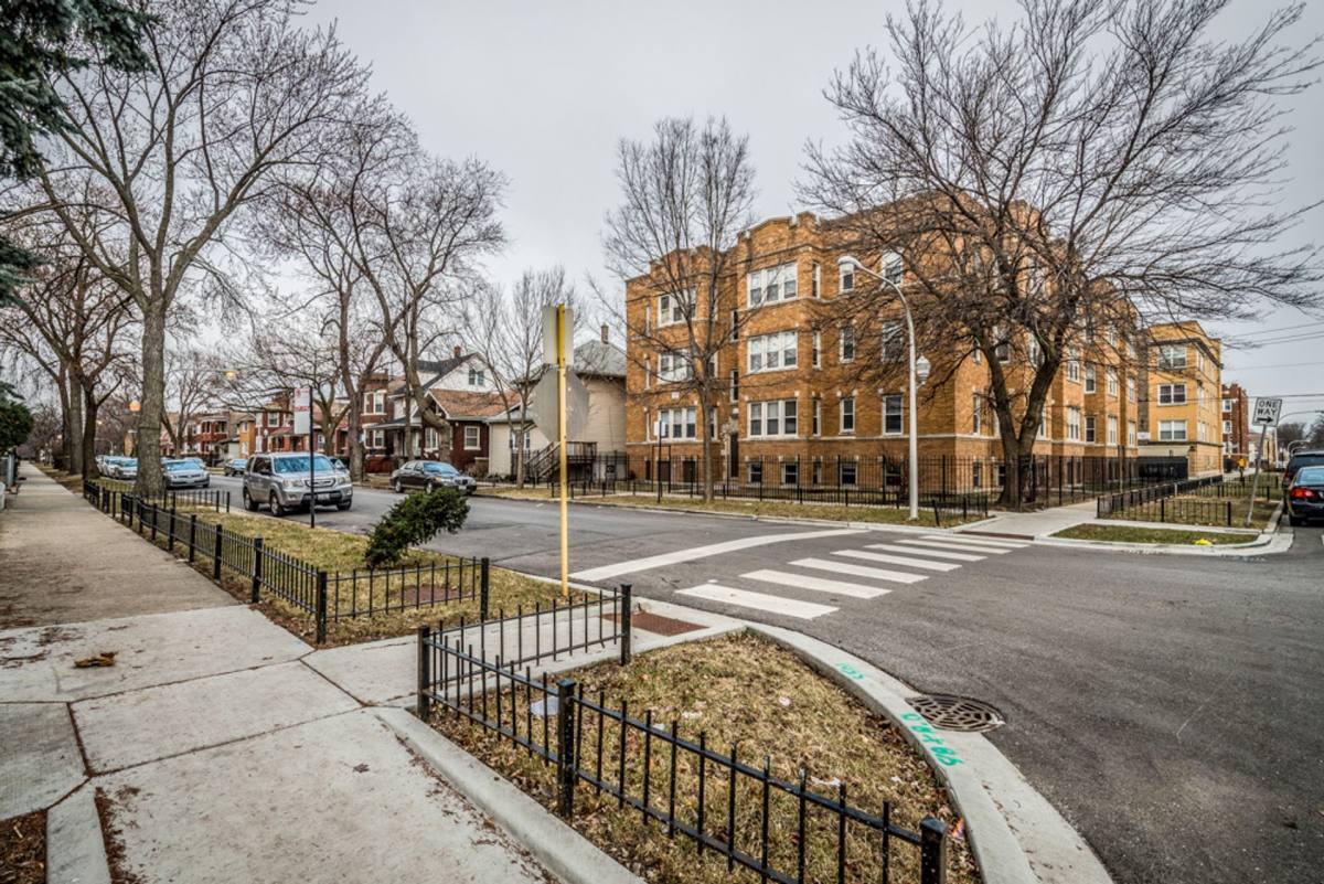 Apartment for rent at 5500 W Van Buren St, Chicago, IL 60644