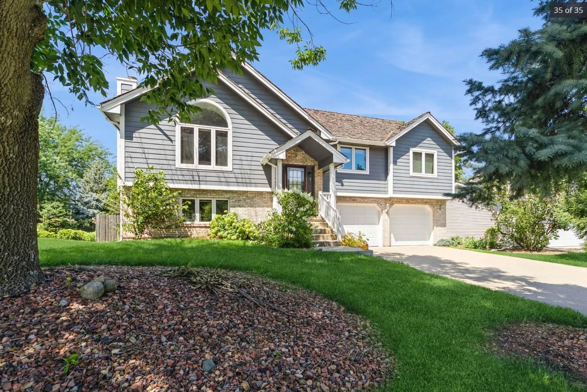 House for rent at 14049 Summit Dr, Clive, IA 50325